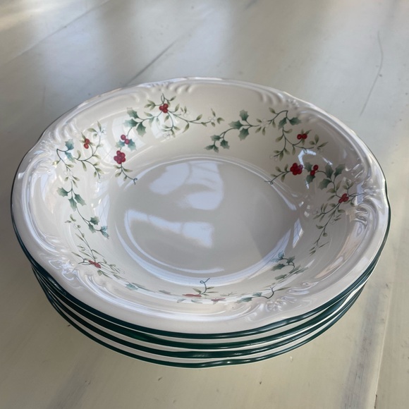 Pfaltzgraff Winterberry Large Rim Soup Bowl Set of 4 LIKE NEW!!! - Picture 9 of 9